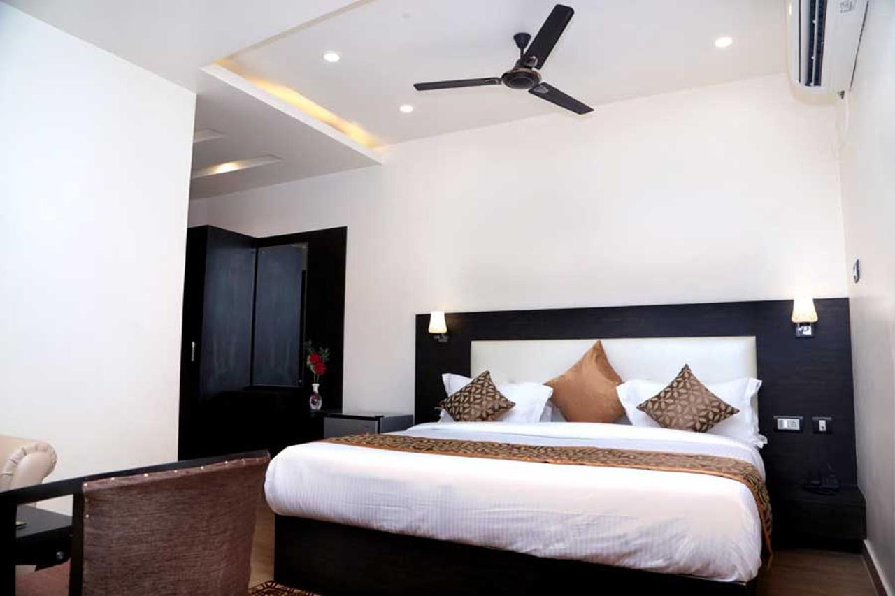Hotel Vinayak Lifestyle Hotels Lucknow Exterior foto