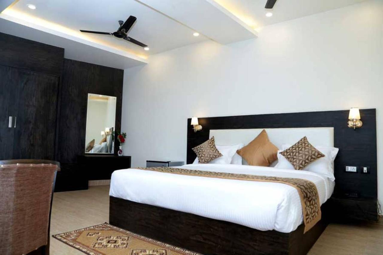 Hotel Vinayak Lifestyle Hotels Lucknow Exterior foto
